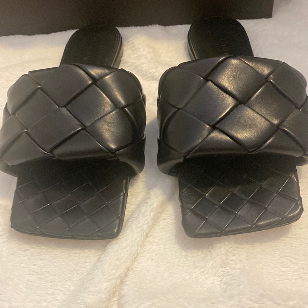Botetega Veneta lido Flat Sandal size 40